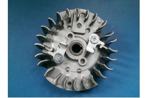 Маховик, магнето з металевими собачками бензопила 4500/5200/5800 Китай